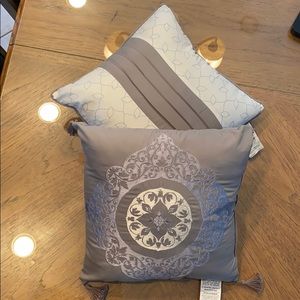 Decorative Pillow Set
